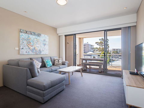 13 'Cote D'Azur', 61 Donald Street - Lovely Unit With Air Con, Pool, Lift And WiFi - Kalgoorlie Accommodation 1