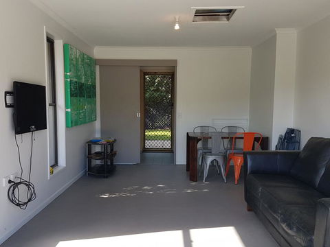 13 Coora Court - Sleeps 6, Pool, Air Con, Pets - Kalgoorlie Accommodation 2