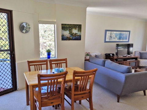 13' Mistral Court', 17 Mistral Close - Walk Across To Little Beach! - Kalgoorlie Accommodation 3