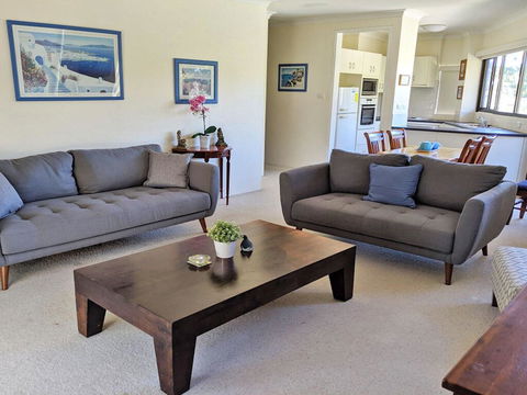 13' Mistral Court', 17 Mistral Close - Walk Across To Little Beach! - Kalgoorlie Accommodation 2