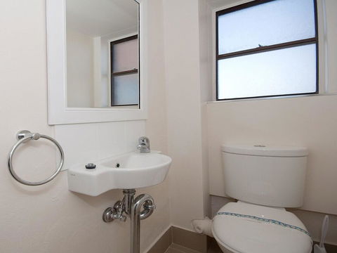 15 'Intrepid', 3 Intrepid Close - Right On The Beachfront - Kalgoorlie Accommodation 2