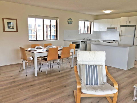15 'Intrepid', 3 Intrepid Close - Right On The Beachfront - Kalgoorlie Accommodation 3