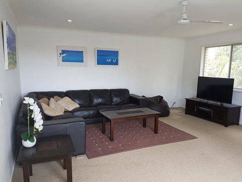 15 Larapinta Court - Family Home With Swimming Pool In A Quiet Street And Central Location Close To CBD - Kalgoorlie Accommodation 1