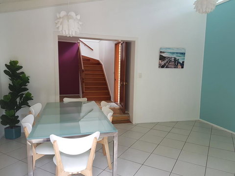 15 Larapinta Court - Family Home With Swimming Pool In A Quiet Street And Central Location Close To CBD - Kalgoorlie Accommodation 2