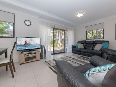 16 'Carindale' 19-23 Dowling St - Ground Floor, Foxtel, Pool And Tennis Court - Kalgoorlie Accommodation 0