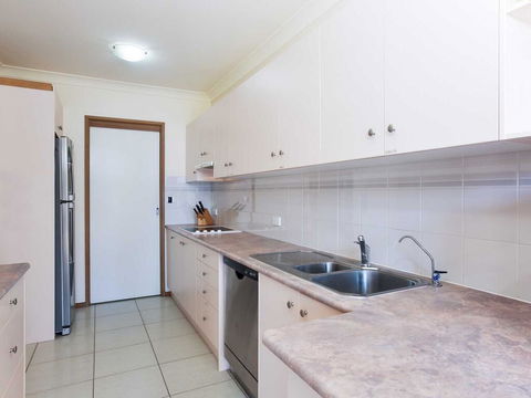 16 'The Moorings' 4 Cromarty Road - Waterfront Property With Pool & Air Conditioning - Kalgoorlie Accommodation 1