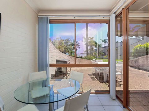 16 'The Moorings' 4 Cromarty Road - Waterfront Property With Pool & Air Conditioning - Kalgoorlie Accommodation 3