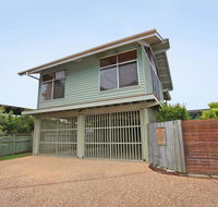 18 Northbeach Place Mudjimba Beach - Pet Friendly Linen Included WIFI