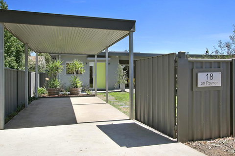 18 On Rayner - Swish Apartment Myrtleford - Kalgoorlie Accommodation 2