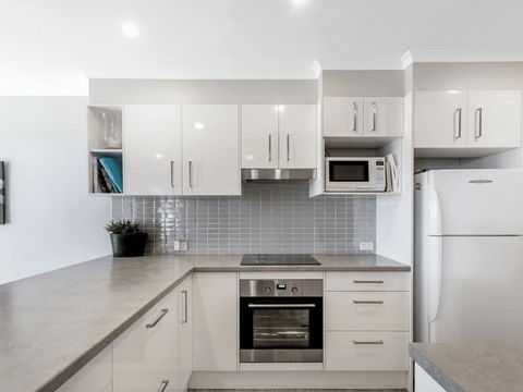 19 'Bay Parklands', 2 Gowrie Avenue - Ground Floor Renovated Unit With Water Views & WIFI - Kalgoorlie Accommodation 1