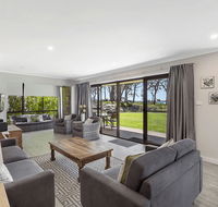 19 'Bay Parklands' 2 Gowrie Avenue - ground floor renovated unit with water views  WIFI - Kalgoorlie Accommodation