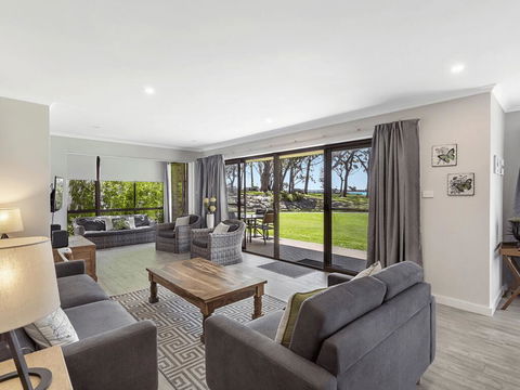 19 'Bay Parklands', 2 Gowrie Avenue - Ground Floor Renovated Unit With Water Views & WIFI - Kalgoorlie Accommodation 0