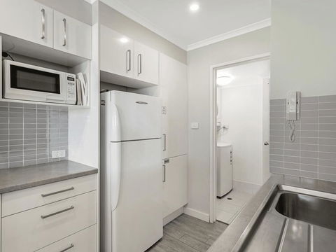 19 'Bay Parklands', 2 Gowrie Avenue - Ground Floor Renovated Unit With Water Views & WIFI - Kalgoorlie Accommodation 2