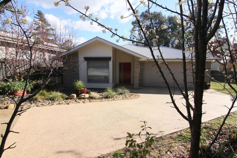 19 Georgian Court - Kalgoorlie Accommodation 0