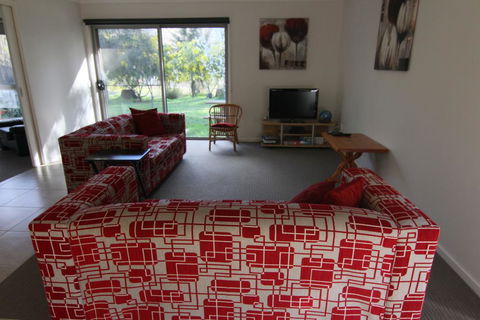 19 Georgian Court - Kalgoorlie Accommodation 2
