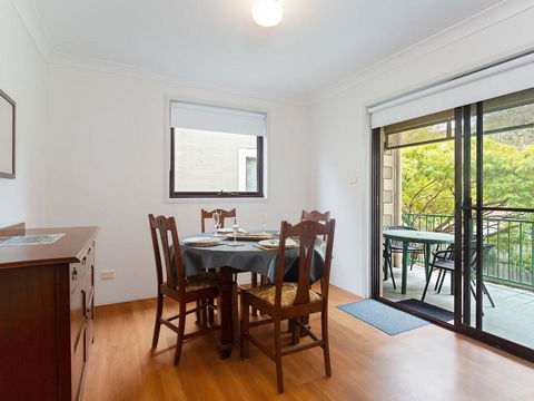 2 'Carindale', 19-23 Dowling Street - Pool, Tennis Court, Close To Town - Kalgoorlie Accommodation 3