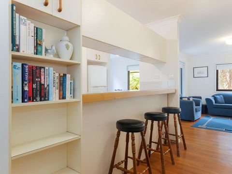2 'Carindale', 19-23 Dowling Street - Pool, Tennis Court, Close To Town - Kalgoorlie Accommodation 1