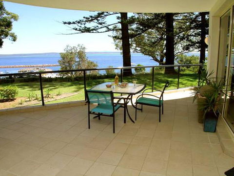 2 'Magnus Pines' 52-56 Magnus Street - Stunning Unit With Aircon, Water Views & Foxtel - Kalgoorlie Accommodation 3