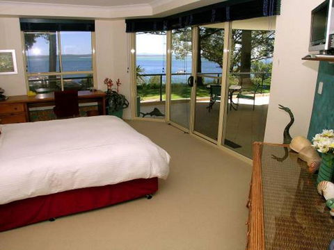 2 'Magnus Pines' 52-56 Magnus Street - Stunning Unit With Aircon, Water Views & Foxtel - Kalgoorlie Accommodation 1