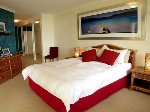 2 'Magnus Pines' 52-56 Magnus Street - Stunning Unit With Aircon, Water Views & Foxtel - Kalgoorlie Accommodation 2