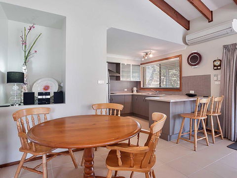 2 'Plattens' 15 Kurrawa Close - Great Duplex So Close To The Water - Kalgoorlie Accommodation 3