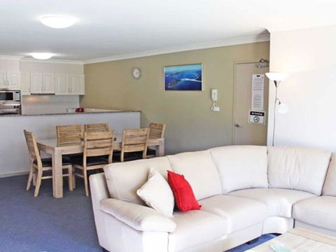2 'Seashells' 21-23 Magnus Street - Pool , Lift , Aircon - Kalgoorlie Accommodation 3
