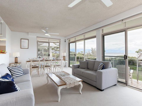2 'The Helm' 22 Voyager Cl - Stunning Waterfront Unit With Air Conditioning - Kalgoorlie Accommodation 2