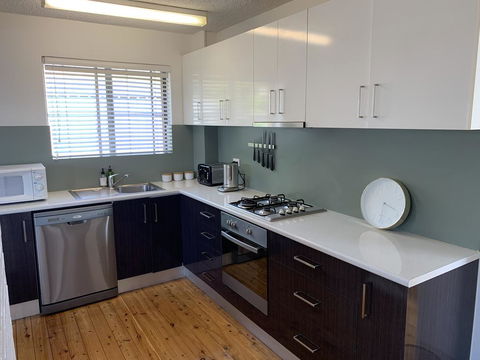 2 Bed Bar Beach Apartment - Stroll To Beach & Cafes, Supermarket Apartment 6 - Kalgoorlie Accommodation 0