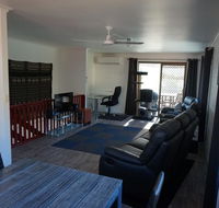 2-29 Rumbalara Avenue - Rainbow Beach Bring your dog or your cat or bring both Free Wi-Fi - Kalgoorlie Accommodation