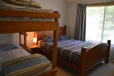 20 Toorak Rd, Bright - Kalgoorlie Accommodation 2