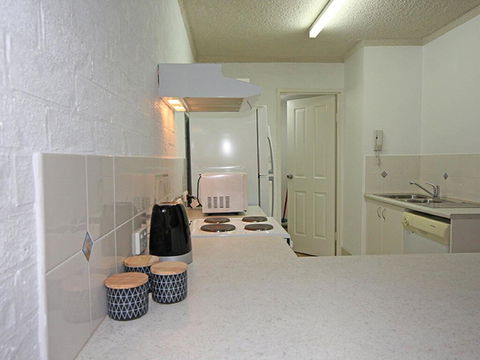 23 'Bay Parklands', 2 Gowrie Avenue - Little Beach, Air Con, Pool & Tennis Court - Kalgoorlie Accommodation 3