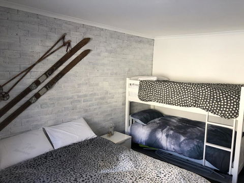 24 Hotham 1 Bed Apartment - Kalgoorlie Accommodation 1