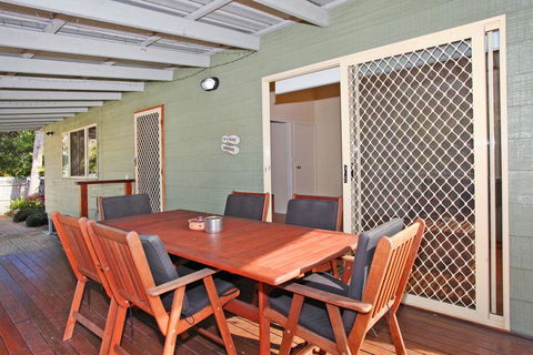 24 Sundew Street, Mudjimba - 500 Bond - Pet Friendly, Linen Supplied, WIFI, Air Cond. - Kalgoorlie Accommodation 3