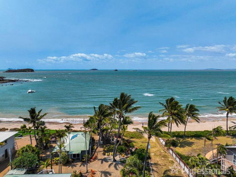 Beachfront Holiday Cottage - Kalgoorlie Accommodation 0