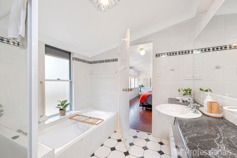 Beachfront Holiday Cottage - Kalgoorlie Accommodation 4