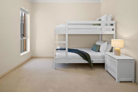 Beaumont Bliss: 4BR 2 5BA Family Retreat - Kalgoorlie Accommodation 4