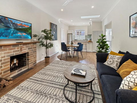 Black Cockatoo Cottage - Kalgoorlie Accommodation 3