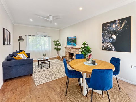 Black Cockatoo Cottage - Kalgoorlie Accommodation 0