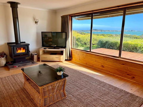 C4 Miles Beach Shack - Kalgoorlie Accommodation 3