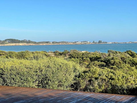 C4 Miles Beach Shack - Kalgoorlie Accommodation 0
