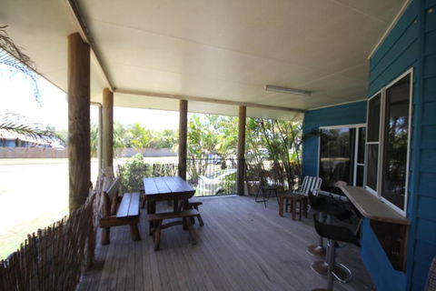 CASTAWAY BEACH HOUSE- NO Parties - NO Pets - Kalgoorlie Accommodation 3