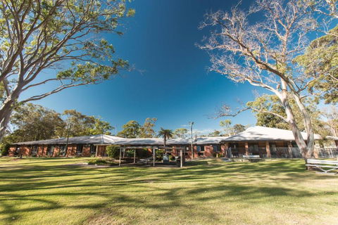 CATALINA Lake-front RETREAT - Kalgoorlie Accommodation 1