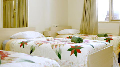 CATALINA Lake-front RETREAT - Kalgoorlie Accommodation 3