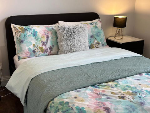 Daisy Cottage On Duke 3BR - Kalgoorlie Accommodation 4