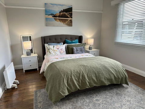 Daisy Cottage On Duke 3BR - Kalgoorlie Accommodation 0