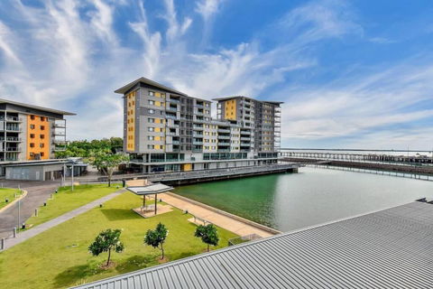 Darwin Waterfront Luxury Apartment - Kalgoorlie Accommodation 1