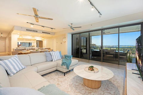 Darwin Waterfront Penthouse - Kalgoorlie Accommodation 4