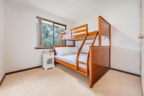 Dawesville Cosy Retreat - Kalgoorlie Accommodation 4