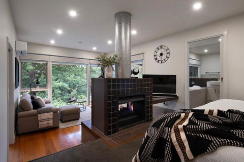 Daylesford Spa Villa 5 - Kalgoorlie Accommodation 0