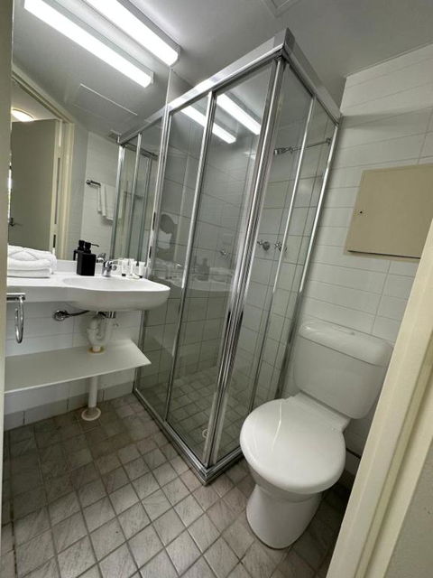 DCH On Mitchell - Kalgoorlie Accommodation 3